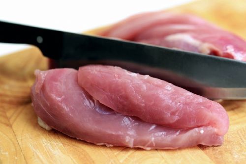 Salmonela v krůtím mase z Lidlu v Plzni. Šarži 2605273022 můžete mít ještě v mrazáku