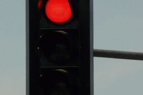 Semafory v Novém Městě zůstávají: Bezpečnost a plynulost dopravy na prvním místě