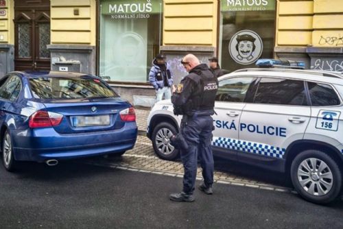 Strážníci v Plzni pronásledovali řidiče BMW. Neměl oprávnění a test ukázal amfetamin