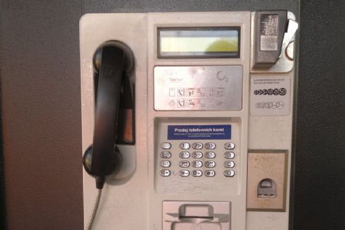 Telefonní budky v Česku skončily po více než sto letech. Poslední zmizela před pěti lety
