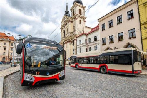 Trolejbusem v Jihlavě 30 vteřin, pěšky 1,5 minuty mezi zastávkami