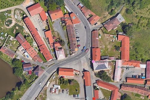 Uzavírka Rolnického náměstí komplikuje dopravu mezi Slovany a Lobzy