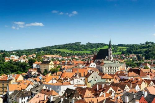 Územní rozpočty 2025 skončily v přebytku. Bez Prahy by byl výsledek záporný