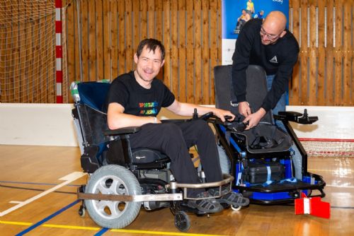 V Plzni vyvinuli unikátní sportovní vozíky. Hendikepovaným hráčům mohou změnit hru