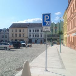 V Tachově se změnilo parkování. Jedni jsou nadšení, druzí váhají