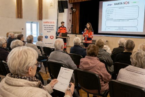 Ve středu ve Šeříkovce rozdají seniorům Kartu S.O.S. Může pomoci při pádu i kolapsu