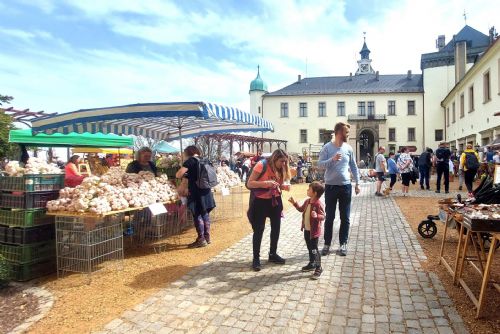 Velikonoční jarmark na zámku Zbiroh nabídne víno, řemesla a zelené pivo