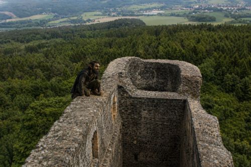 Vyrazte o víkendu na Radyni. Hradem provede tajemný Radouš, bát se ale nemusí ani děti