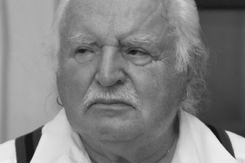 Zemřel Milan Knížák, plzeňský rodák a ikona českého undergroundu. Bylo mu 86 let