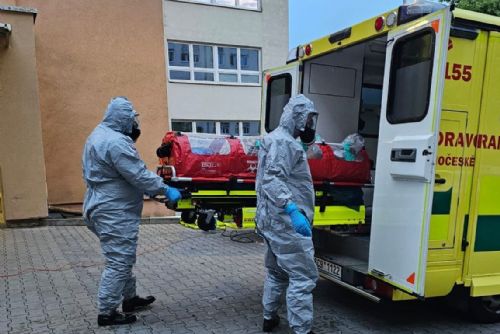 Bulovka prověřuje u ženy po návratu z Ugandy i ebolu. Riziko pro veřejnost je podle ministerstva nízké
