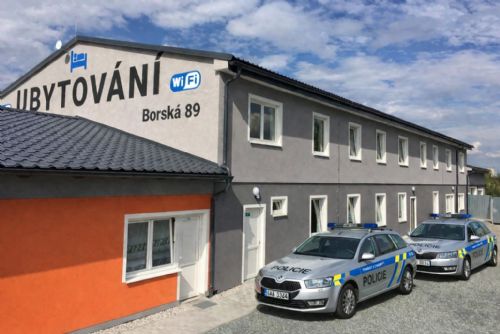 Drama na ubytovně. Žena při vystěhování vytáhla nůž a hrozila, že se podřeže