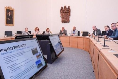 Evropská komise v Plzni. Město ukázalo tramvaj na Borská pole i plány na Vinice