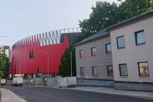 Horácká aréna: Největší sportovní stavba ČR s jedinečnou červenou fasádou