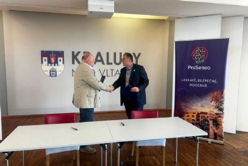 Kralupy nad Vltavou podepsaly smlouvu pro domov seniorů a polikliniku v Mikovicích, projekt vstupuje do další fáze