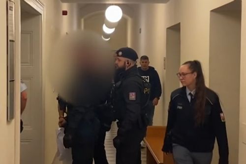 Lékař obžalován z vraždy a znásilnění: hrozí mu doživotí