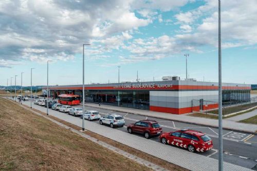 Letiště České Budějovice rozšíří parkování: 1000 míst zdarma u terminálu