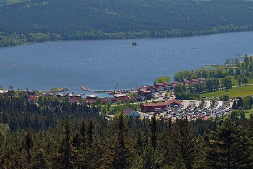 Lipno řeší obavy o kvalitu vody. Rezervace klesají, hygienici vodu hodnotí jako vhodnou