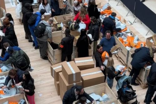 Nákupy naslepo míří do Plzně. V Plaza se budou prodávat ztracené balíčky podle váhy