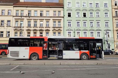 Nástup všemi dveřmi se ve Středočeském kraji osvědčil. Od srpna se rozšíří na další autobusové linky