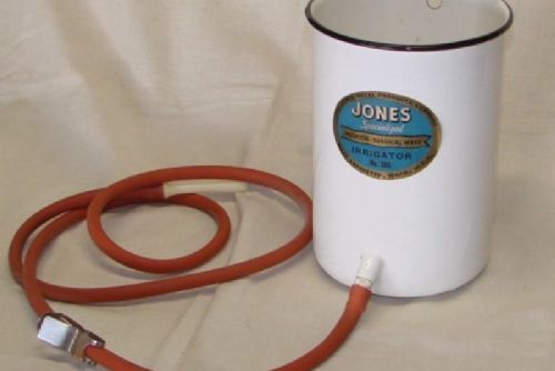 Neobvyklá sbírka v Mostě: 140 historických klystýrů ve Válečném muzeu Sudety