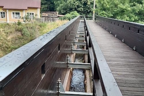 Nový akvadukt u Hadrovce nahradí dřevěnou lávku, montáž omezí provoz vlaků