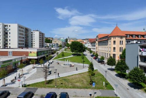 Nový kulturní dům a zelenější parkoviště: Havlíčkův Brod oživuje Smetanovo náměstí
