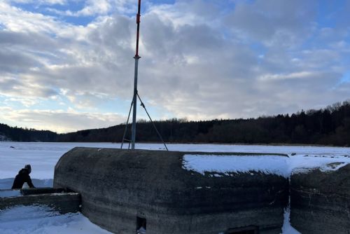Opravy mostu snížily hladinu Hracholusek. Objevily se bunkry i stopy zatopené krajiny