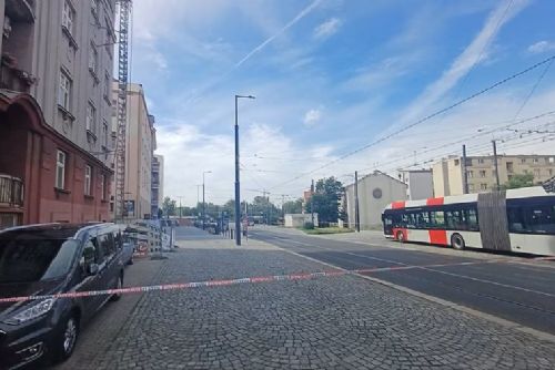 Palmovka: Policie zasahovala u muže se zbraní. Část ulice Na Žertvách byla krátce uzavřena