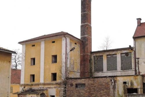Památkáři brzdí prodej chátrajícího areálu v Žichovicích. Investoři od něj dávají ruce pryč