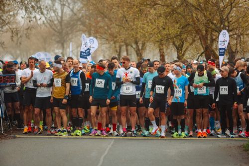Plzeňský půlmaraton praskal ve švech. Na trať vyrazilo přes 2 300 běžců, padaly rekordy