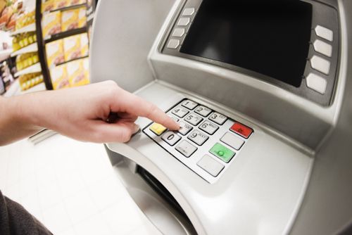 Žena ve Stříbře našla obálku z 96 tisíci