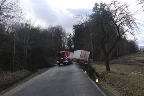 Policie hledá svědky nehody kamionu na Tachovsku