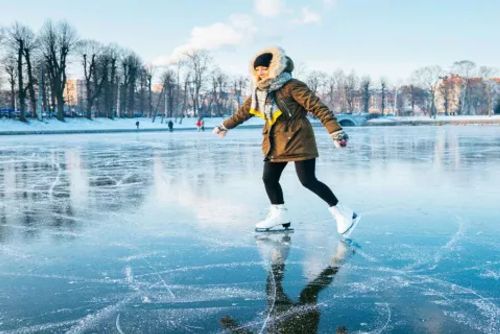 Pozor na tenký led na pražských rybnících, varují hasiči