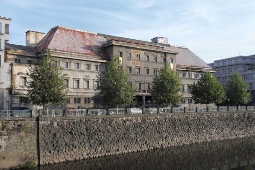 Rekonstrukce lázní pod drobnohledem - opozice žádá zastavení projektu