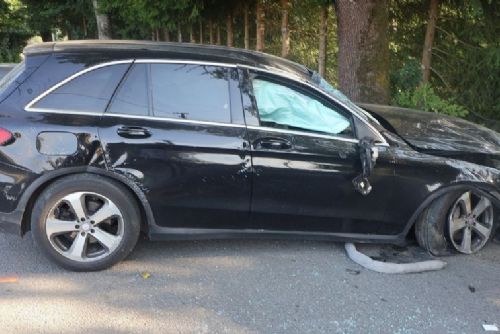 Řidička na Žďársku havarovala s mercedesem, po převrácení vozu nadýchala 1,70 promile