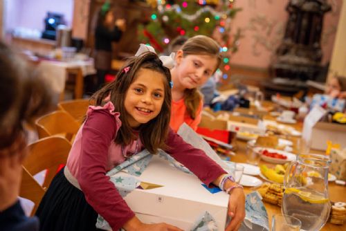 Rozdávejte radost s Krabicí od bot - pomoc až pro 65 tisíc dětí v nouzi