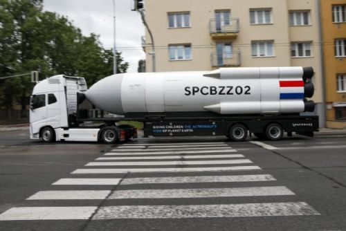 SpaceBuzz přivezl do Brna osmnáctimetrovou raketu s virtuálním letem