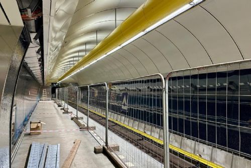 Stanice metra Českomoravská se má znovu otevřít 20. března