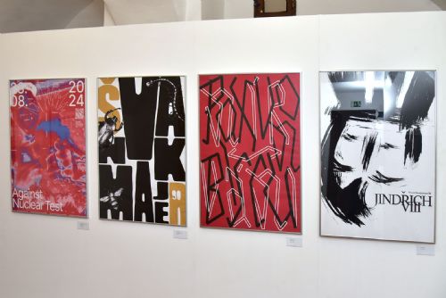 Studenti ze Zámečku vystavují v Galerii města Plzně. Výstava připomíná 30 let ŘEZEM