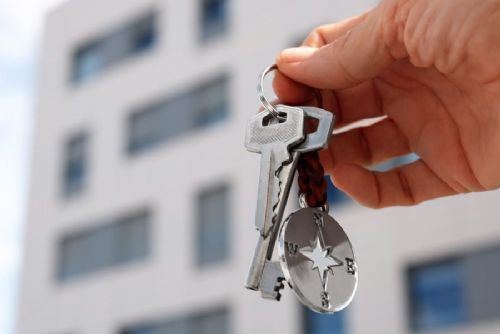 V Praze chybějí byty. Developeři zmenšují jednotky a staví prefabrikáty