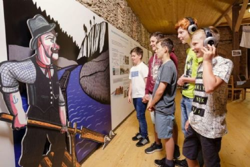 Zámek Zruč nad Sázavou otevře novou expozici Příběh řeky Sázavy v opraveném zámeckém sklepení