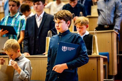ZČU v Plzni spouští desítky veřejných kurzů. Mikrocertifikáty a kurzy pro děti a seniory
