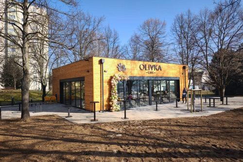 Ze starých záchodků je moderní kavárna. Skvrňany mají nové místo k setkávání