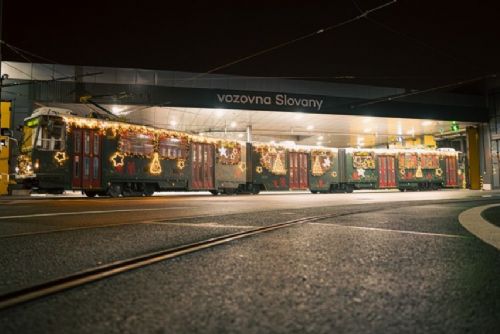 Plzeňská vánoční tramvaj - chaloupka na kolejích
