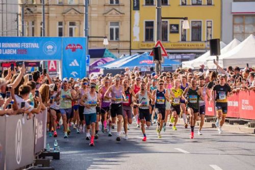 Ústecký půlmaraton oslavil rekordní účast: 3750 běžců a téměř 7000 lidí celkem