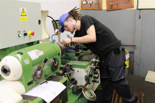 Lopour vítězí v KOVO JUNIOR, Drnovec postupuje do finále