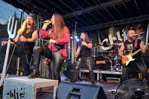 Metalová srdce pomáhala Emmičce. Festival v Rokycanech vynesl přes 120 tisíc