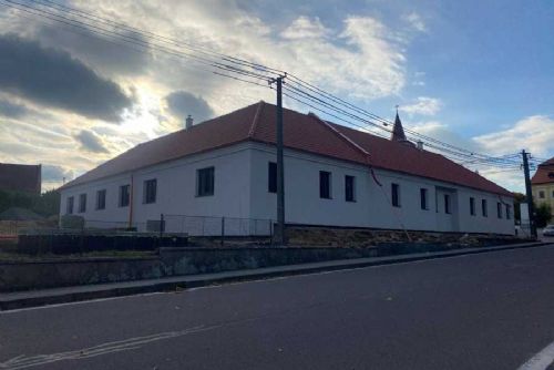 Myslibořice otevřely Farní dům sv. Anežky, domov zde najde 17 lidí