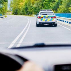 Na Náchodsku zastavili řidiče se zákazem řízení. Nadýchal přes 2,5 promile