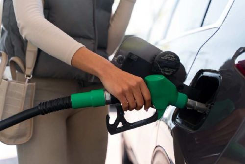 Nafta zůstane levnější i v červnu, stát chce zachovat nižší daň i omezení marží
